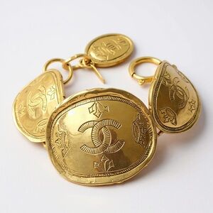 CHANEL Vintage RARE Crown 24k Plated Gold Large Medallion Bracelet